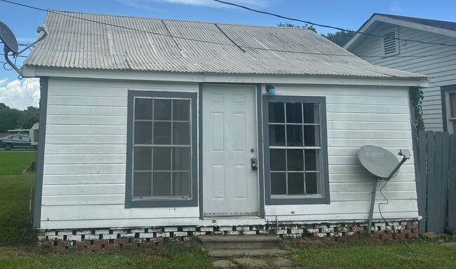 1 bedroom, 1 bathroom Home Available in Br... - 1 bedroom, 1 bathroom Home Available in Br...