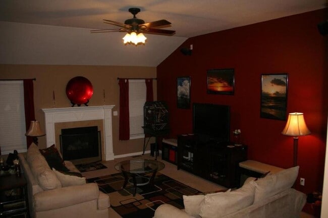 Photo - Beautiful single family home located in a quiet cul-de-sac