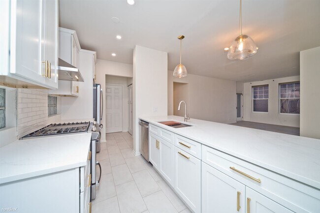 Photo - 2 br, 2 bath Condo - 301 W Goethe St