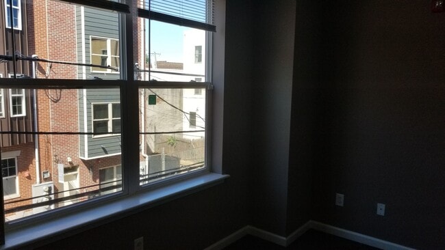 Building Photo - 1949 N Gratz St Unit B