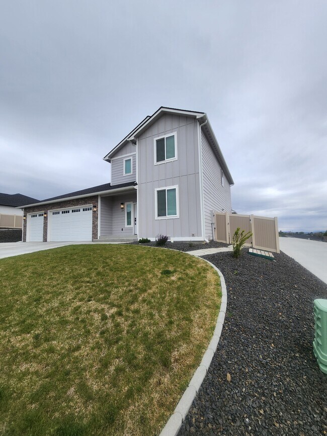 Photo - 209 Rainier Dr