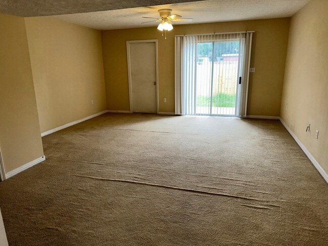 Photo - 2413 Suwanee Ln