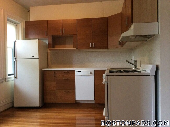 Photo - 533 Newbury St Unit 2F