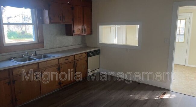 Photo - 1835 Colonial Ave