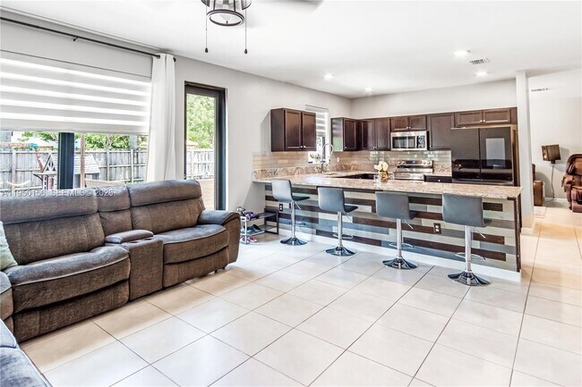 Photo - 724 SE 37th Ave