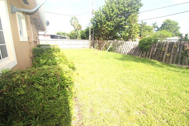 Photo - 551 SE 15th St