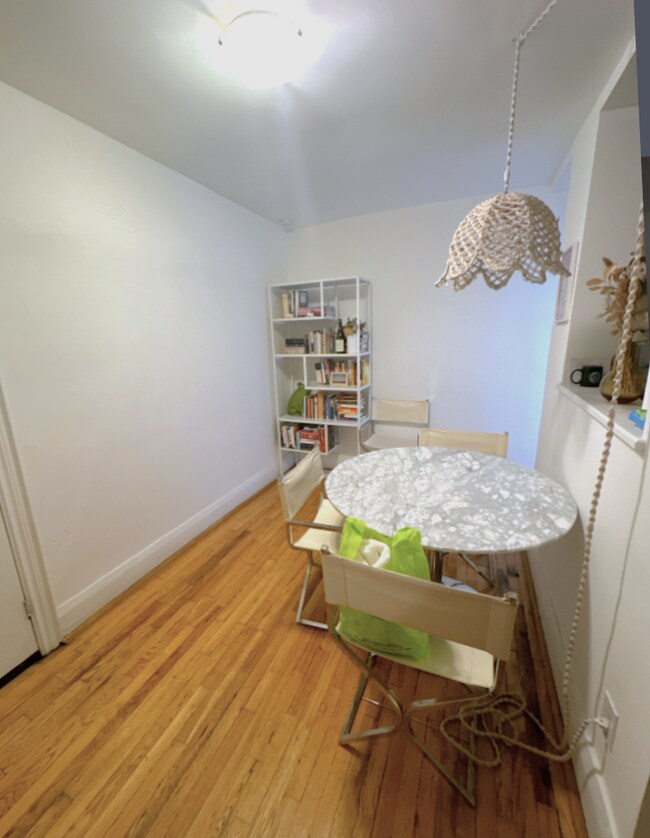 Photo - 496 Montrose Ave - 17 Unité 17