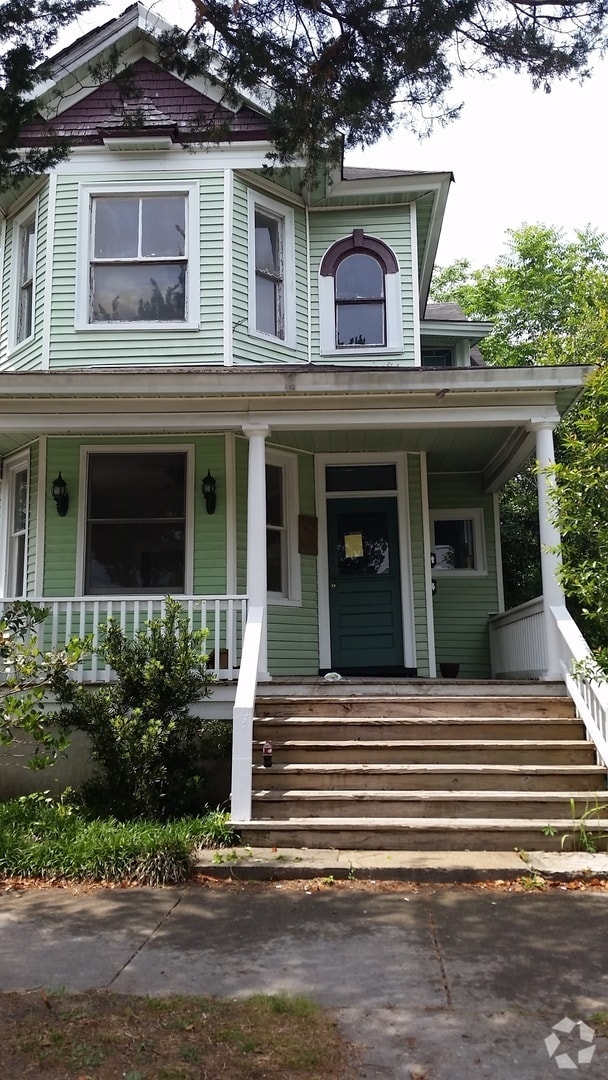 Building Photo - Awesome 1+ Bedroom apartment in Duplex