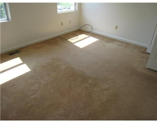 Bedroom - Valley View Townhomes