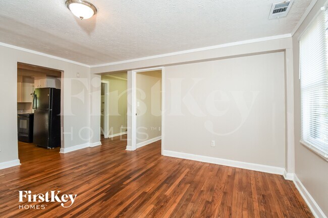 Photo - 2456 Maple St