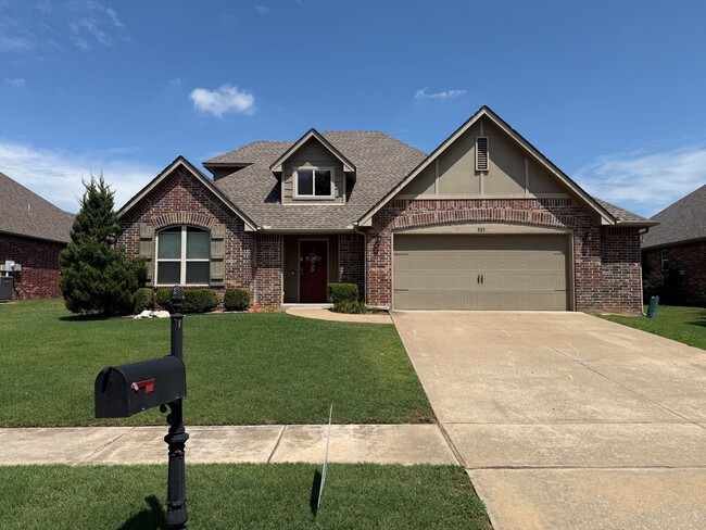 Building Photo - Discover this well-appointed 4-bedroom, 3-bath home in The Highlands at Forest Ridge, Broken Arrow.