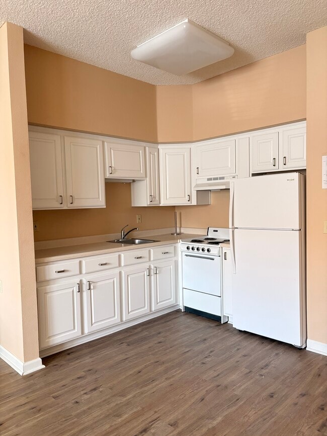Photo - 555 Highland Dr Unit 105