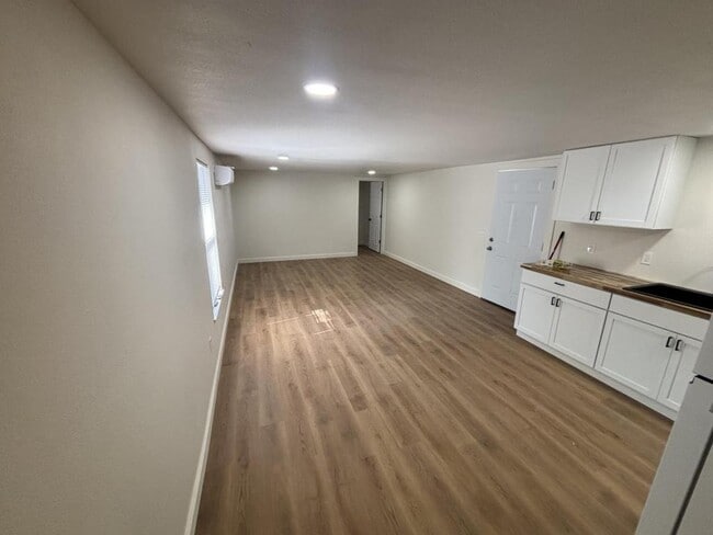 Building Photo - 1040 Harding Blvd Rental