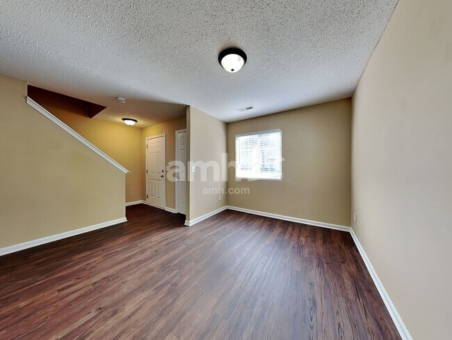 Photo - 836 Stockport Way