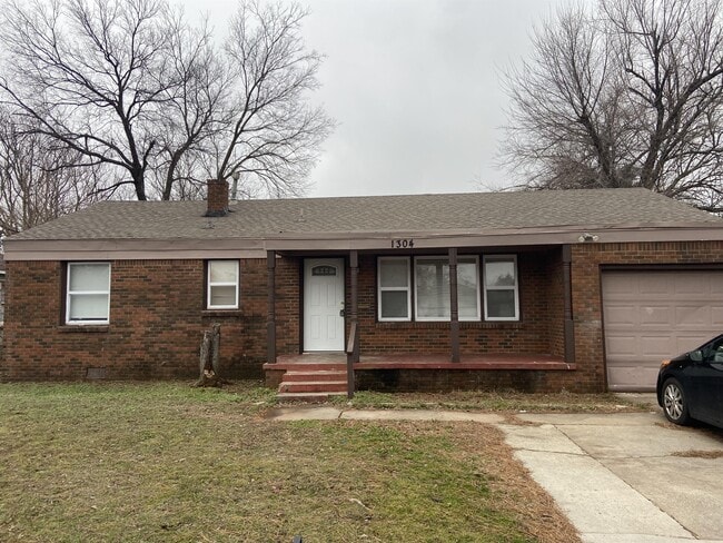 Building Photo - 1304 Campbell Rd Rental