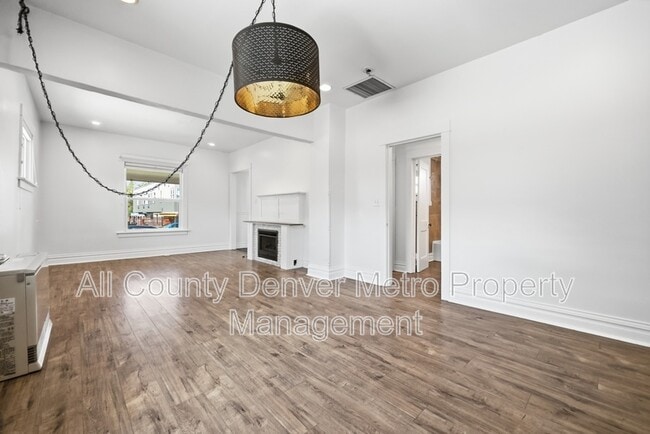 Photo - 3774 Yates St