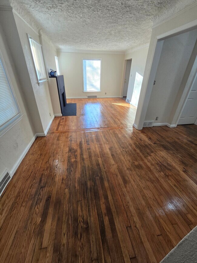 Photo - 16522 Murray Hill St