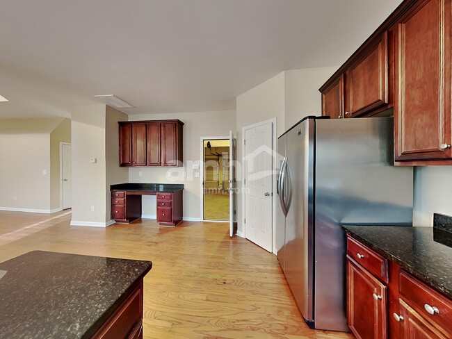 Photo - 1450 Grey Rock Way