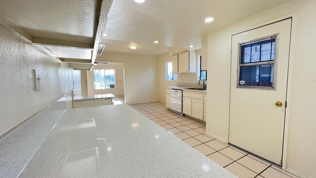 2165 Sepulveda Ave