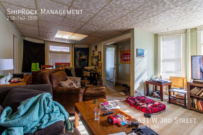 Photo - 831 W 3rd St