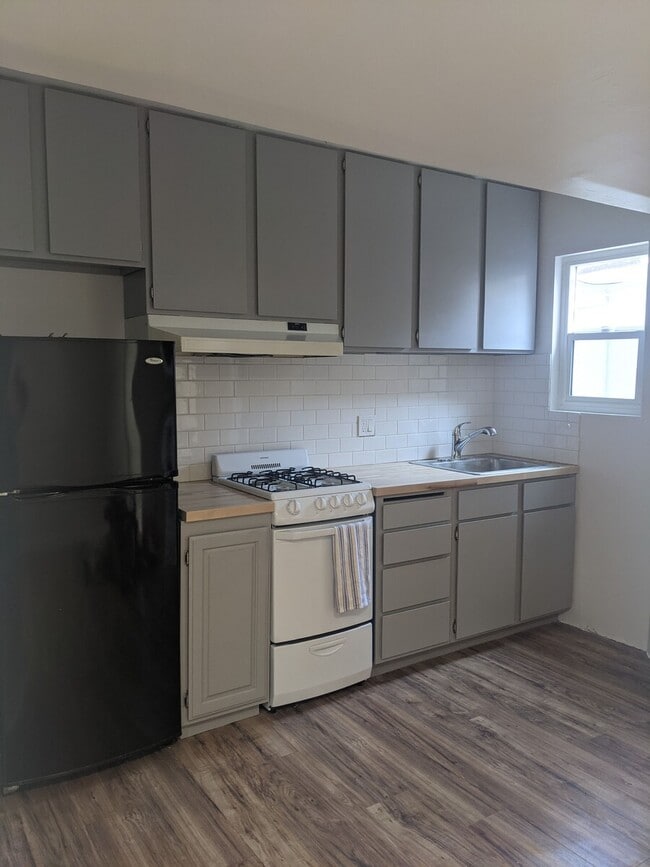 Building Photo - 2319 Etiwanda St Unit F