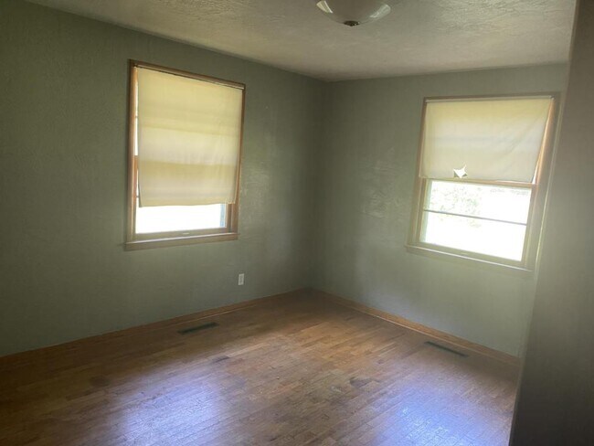 Photo - 405 E 3rd St