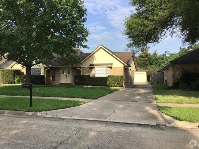 Building Photo - 1215 Ashwood Dr Rental