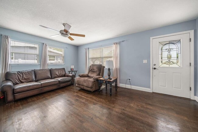 Photo - 908 S Palm Dr SW
