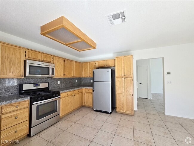 Building Photo - 6993 Troubador Dr Rental