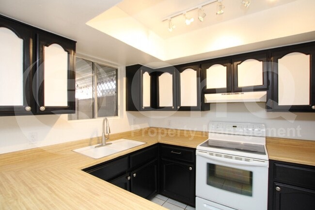 Building Photo - 2211 W Turney Ave Rental