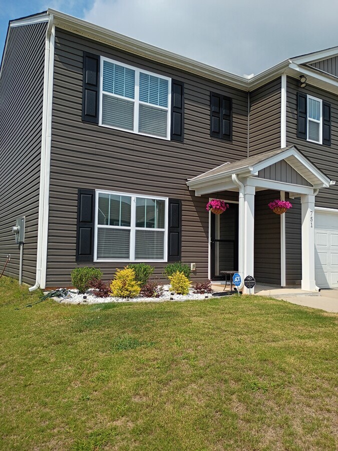 Photo - 751 Wolverine Ln