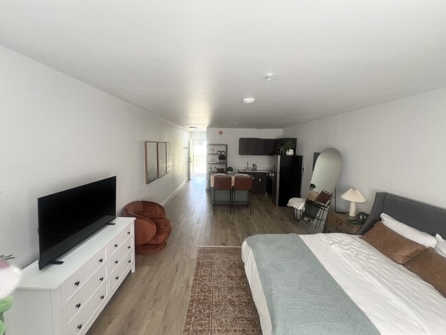 Building Photo - The Varsity North Rental