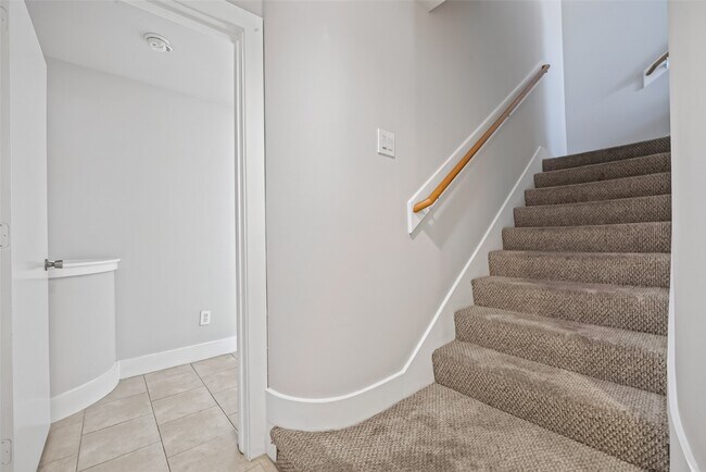 Building Photo - 5941 S Loop E Unit 503