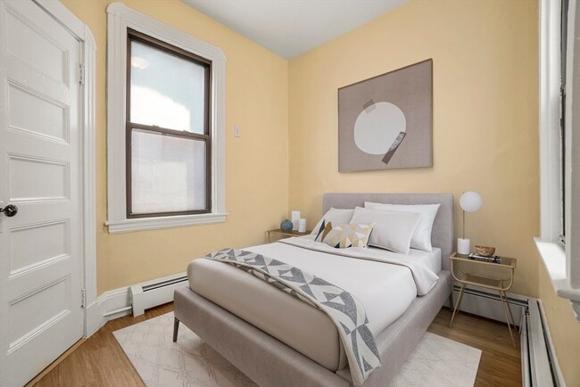 Photo - 58 Charles St S