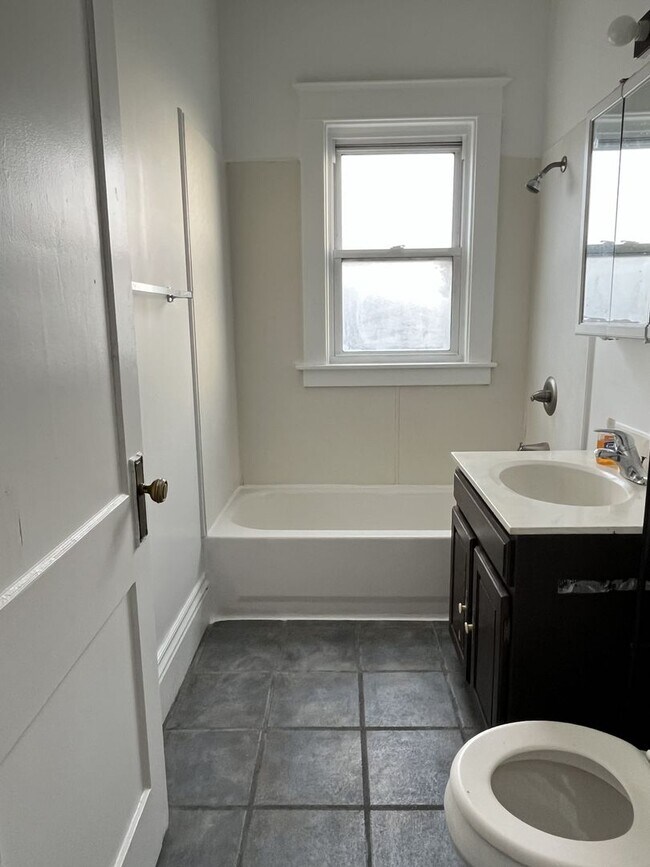 Photo - 305 Herkimer St Unit 2