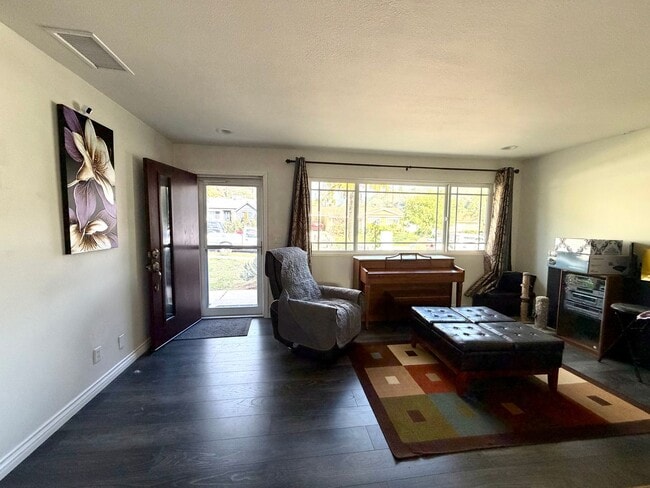 Photo - Charming 3 bedroom 2 bathroom house in Ventura!