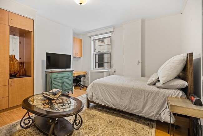 Building Photo - 21 Beacon St Unit 3D Rental