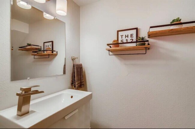 Photo - 3810 Southway Dr Unit 102