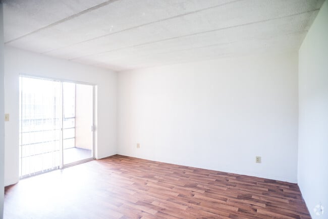 Sunset Club Apartments