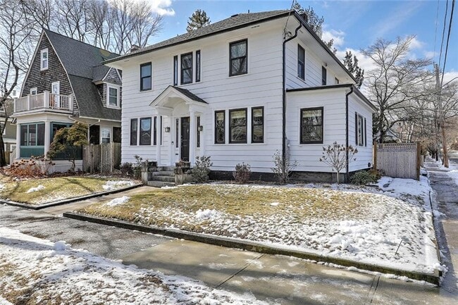 Photo - 310 Elmgrove Ave