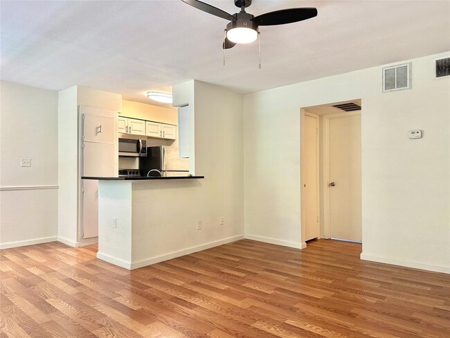 Building Photo - 2207 Leon St Unit 305