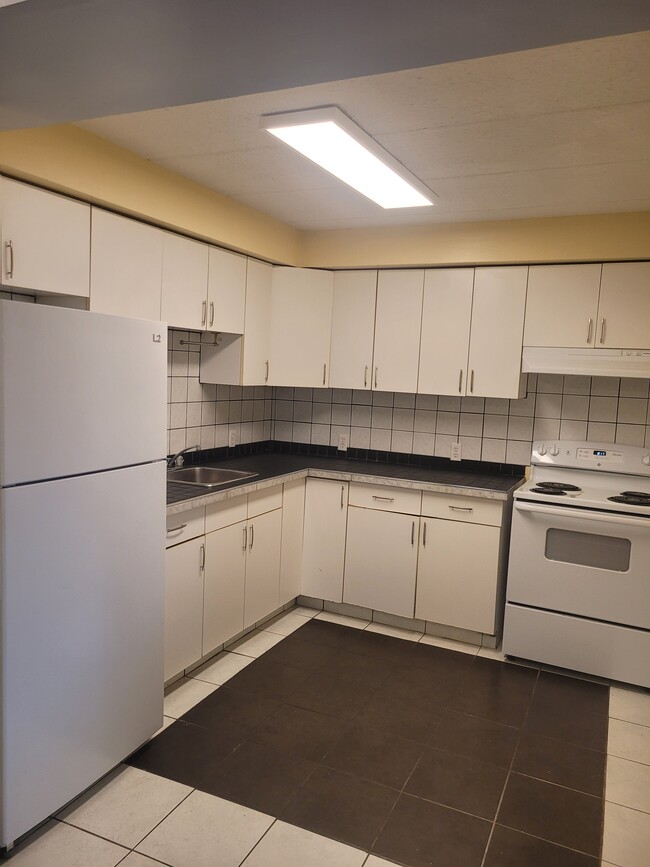 Photo - UPDATED ONE BEDROOM APARTMENT ON GROUND FLOOR Unité G02