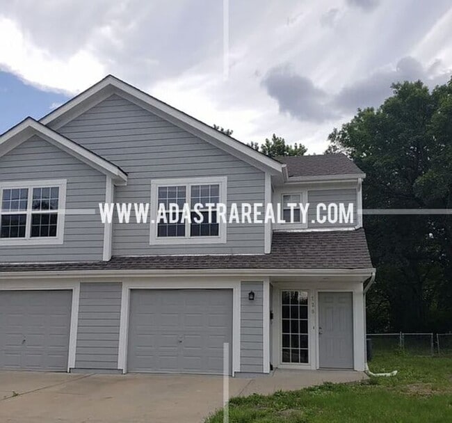 Photo - Spacious Duplex in the Heart of Olathe-Ava...