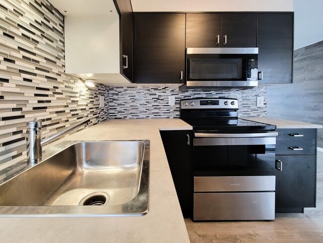 Building Photo - 1418 Vermont St Unit 9