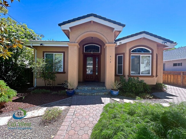 Building Photo - $7995 - Executive 4 bed, 3 full bath, Palo... Rental