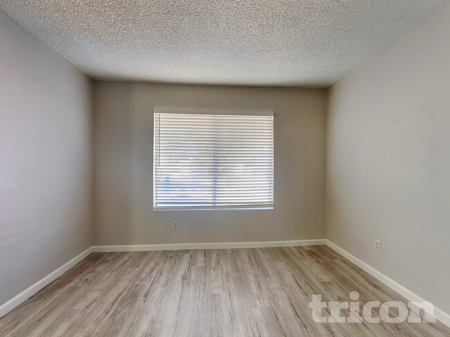Photo - 748 La Cruz Ln