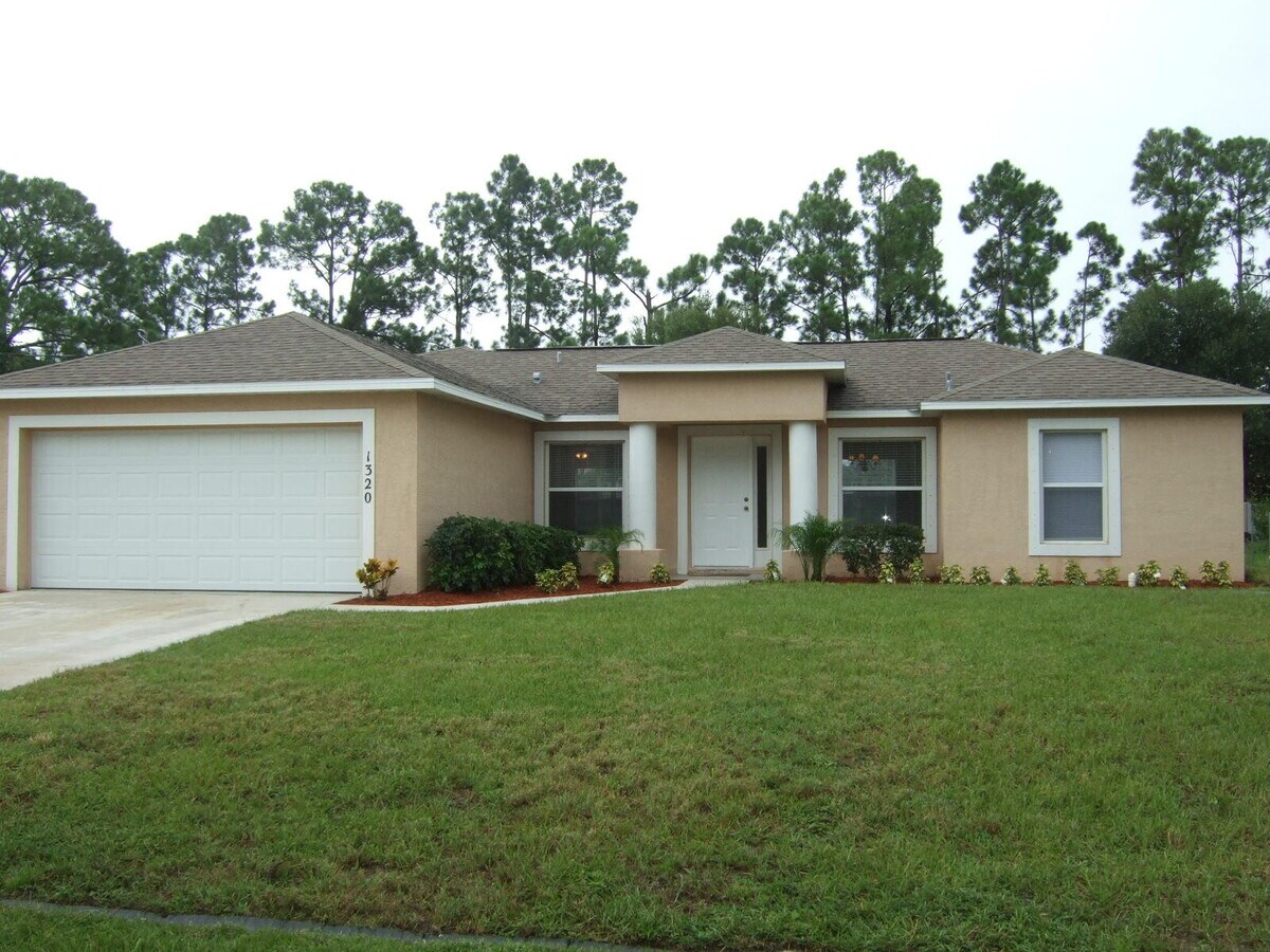 Photo - 1320 SW Hunnicut Ave House