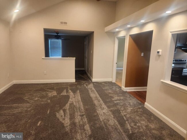Photo - 2415 Street Rd