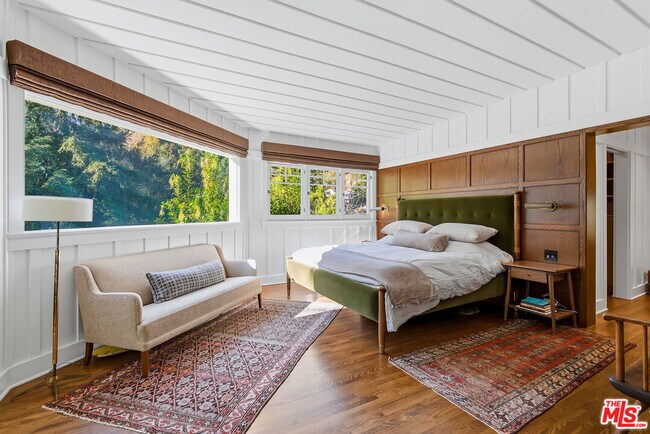 Photo - 2049 Oakstone Way