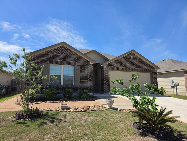 Photo - 3 miles from Lackland AFB!!